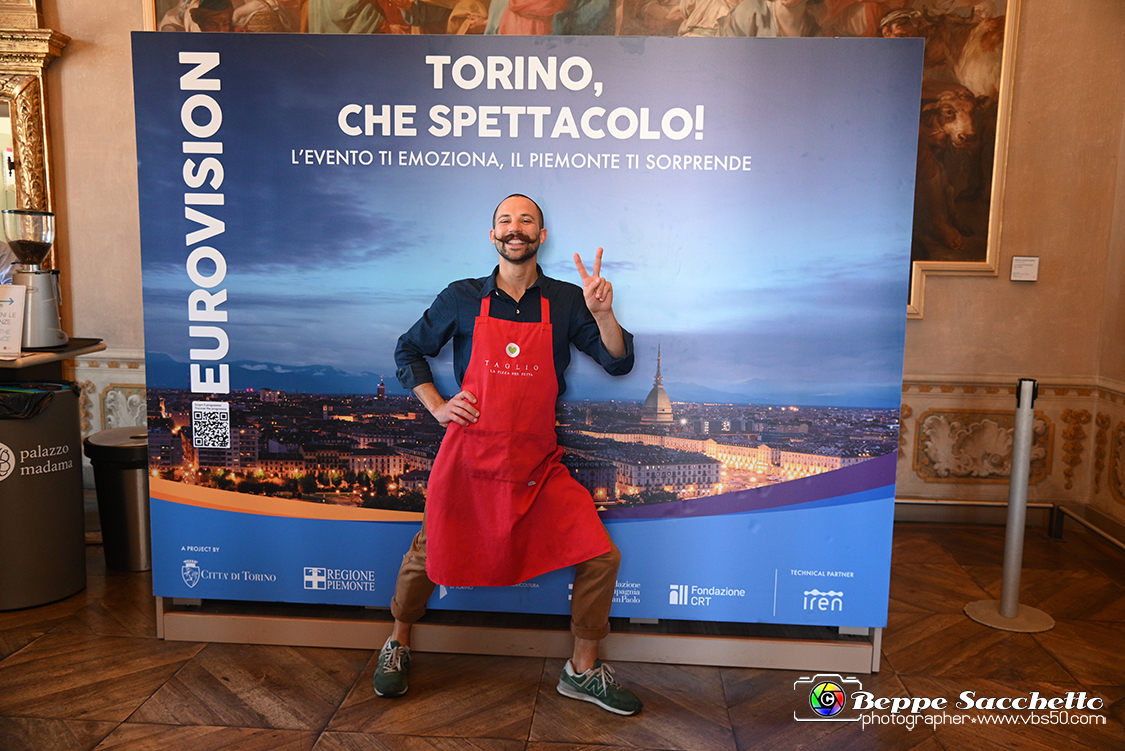 VBS_1562 - Eurovision Media Centre - Fellow, Bandakadabra e Bianco.jpg